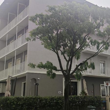 Hotel Villa Platani Ричоне Екстериор снимка