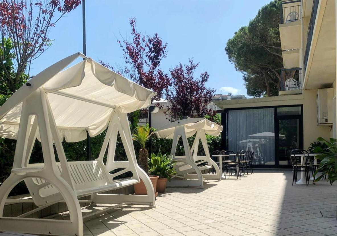 Hotel Villa Platani Ричоне Екстериор снимка