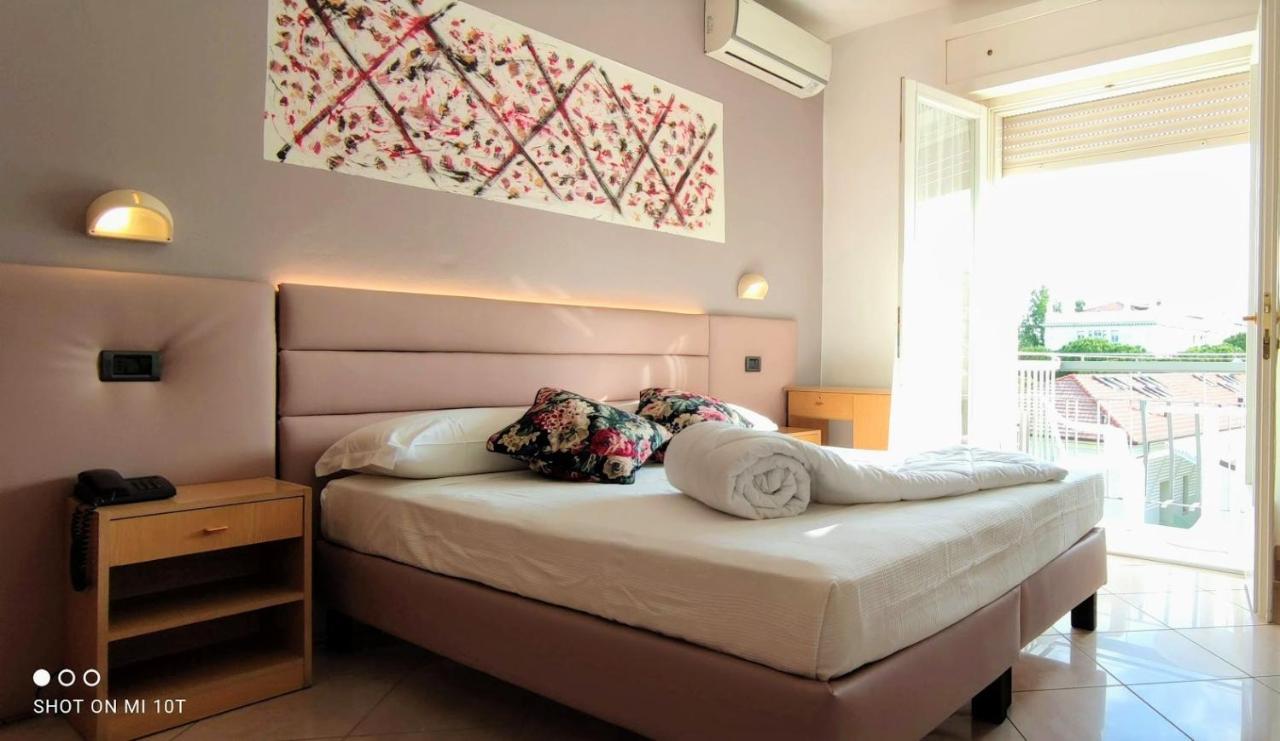 Hotel Villa Platani Ричоне Екстериор снимка