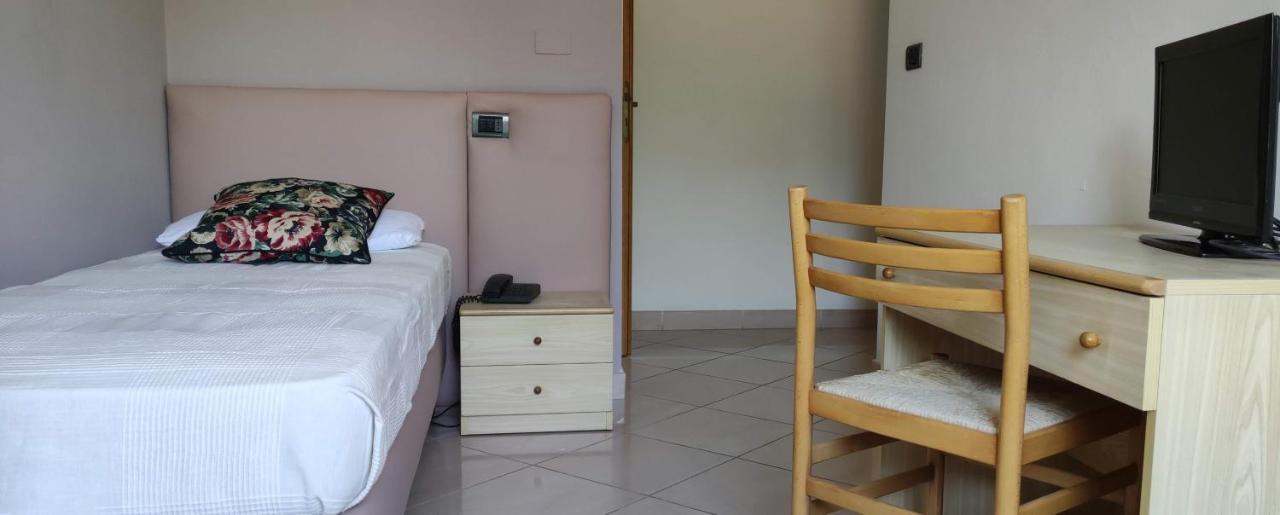 Hotel Villa Platani Ричоне Екстериор снимка